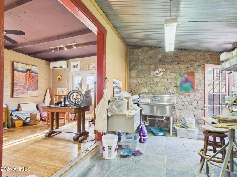 CAM03379G0-PR0182-STILL026