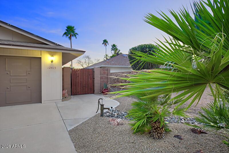 Side gate for golf cart