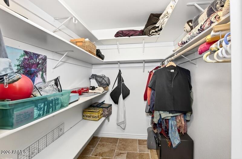 Walk in closet 2