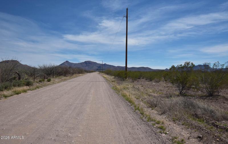 E on Calle Principal