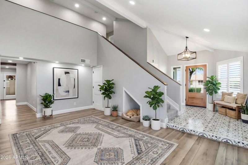 Entry way virtual staging