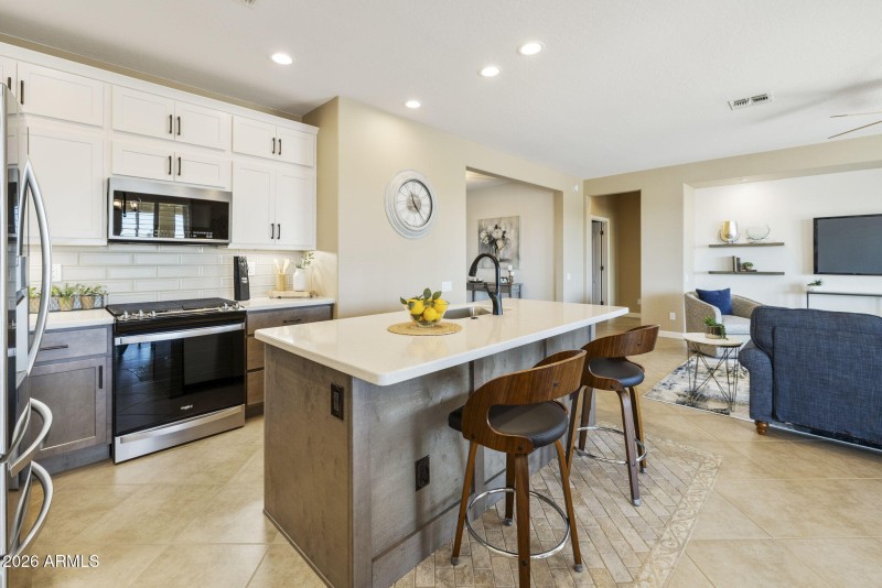 30-23225 N Hank Raymond Dr