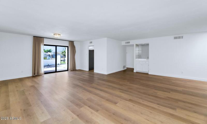 8151 E Del Joya Dr-large-004-012-TOD7926