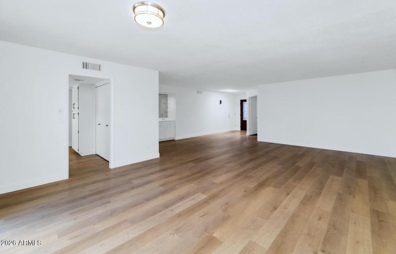 8151 E Del Joya Dr-large-006-014-TOD7927