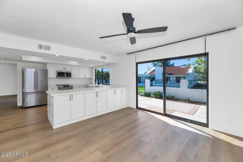 8151 E Del Joya Dr-large-008-016-TOD7930