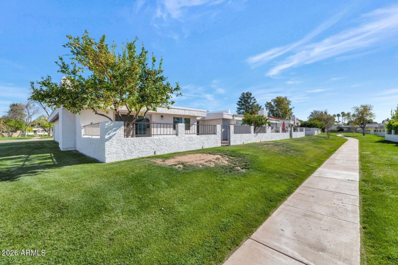 8151 E Del Joya Dr-large-024-003-TOD7943