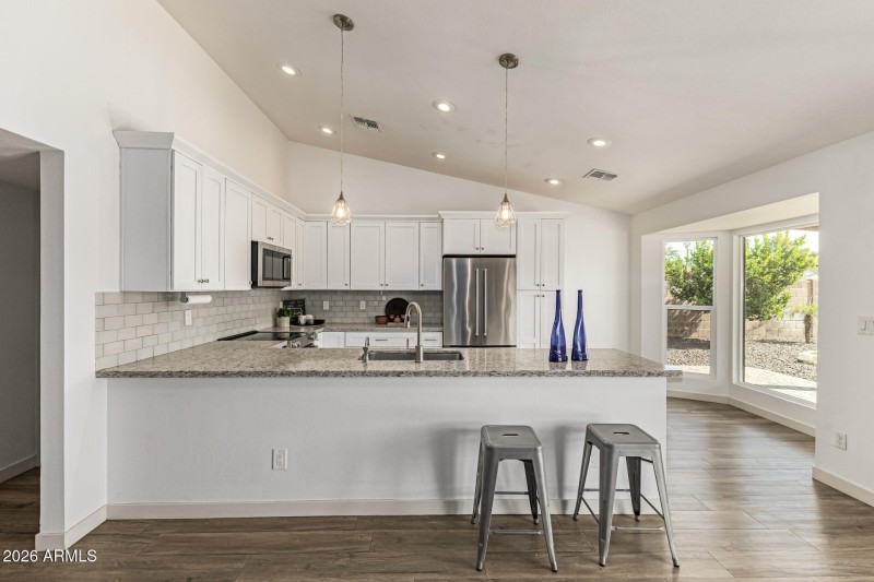 Kitchen w. eating nook