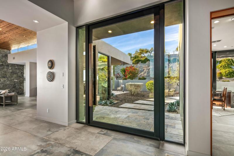 006_PIVOT GLASS DOOR