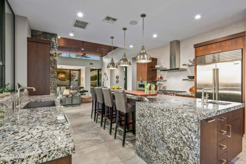 018_WATERFALL EDGE ON ISLAND