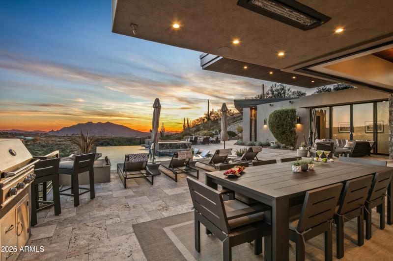 022_OUTDOOR KITCHEN AREA