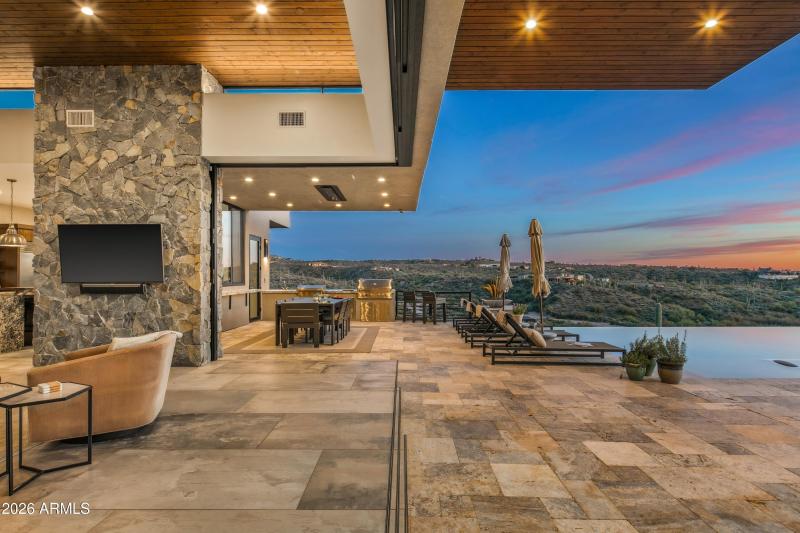 023_SEAMLESS OUTDOOR TRANSITIONS