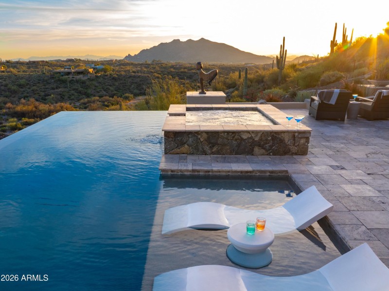 024_RESORT STYLE LIVING