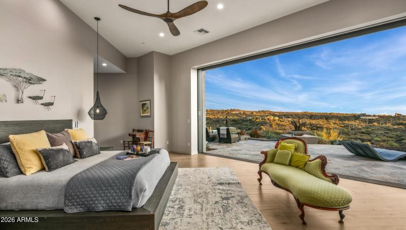 031_PRIMARY SUITE GLASS WALL