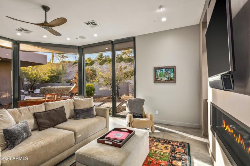 042_DEN or GUEST BED 2 FIREPLACE