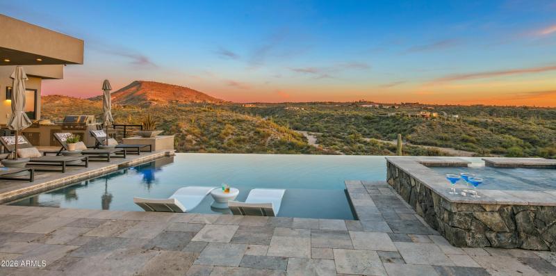 059_SPARKLING POOL AND SPA