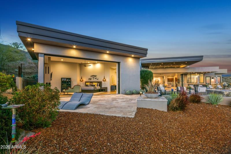 061_INDOOR OUTDOOR LIVING