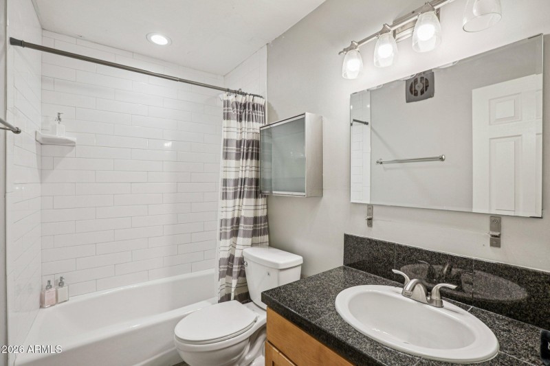 21-web-or-mls-E 4th St 8-S2702-019