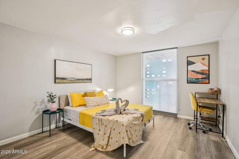 18-web-or-mls-E 4th St 8-S2702-016