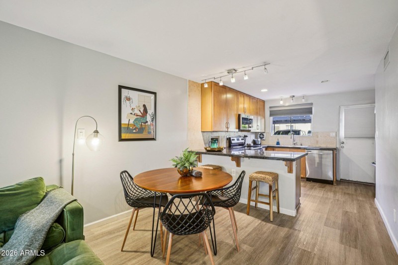 12-web-or-mls-E 4th St 8-S2702-010