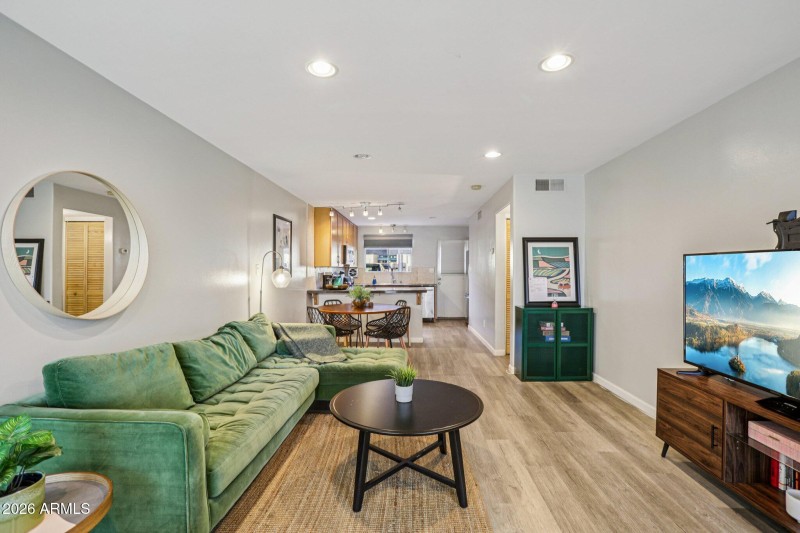 10-web-or-mls-E 4th St 8-S2702-008