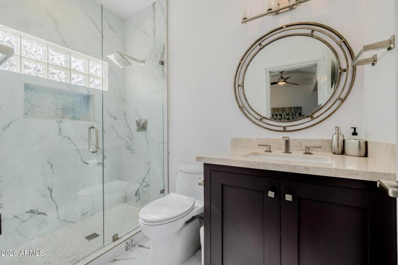 Guest Room 2 Enuite Bath