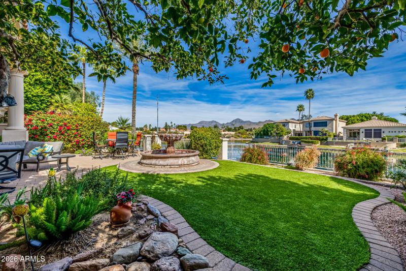 Lake & Mountain Views!