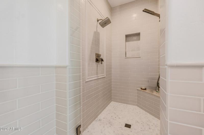 Large Primary Shower