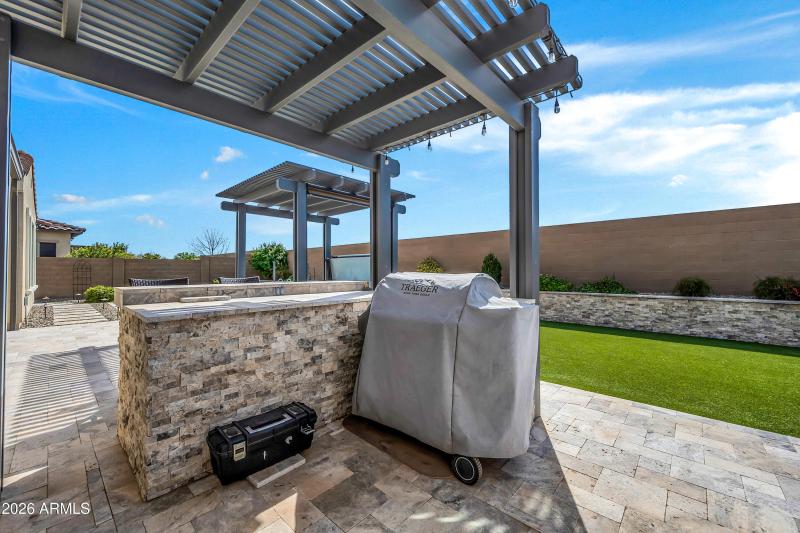 1867 E Gillcrest Rd-44