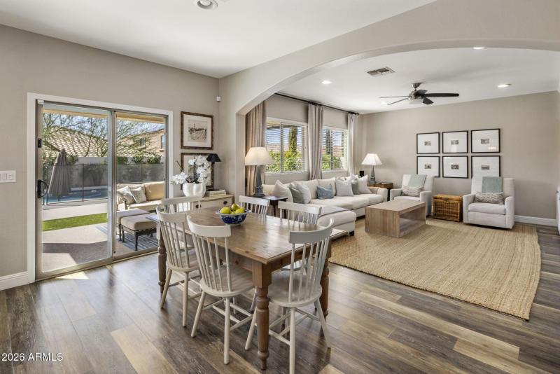 Eat in Kitchen Dining Area