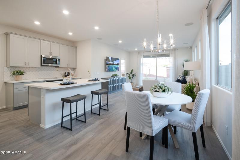 KITCHEN / GREAT ROOM