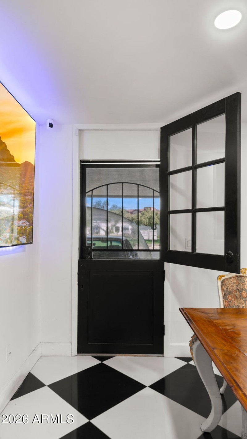 8-web-or-mls-Dutch Door2