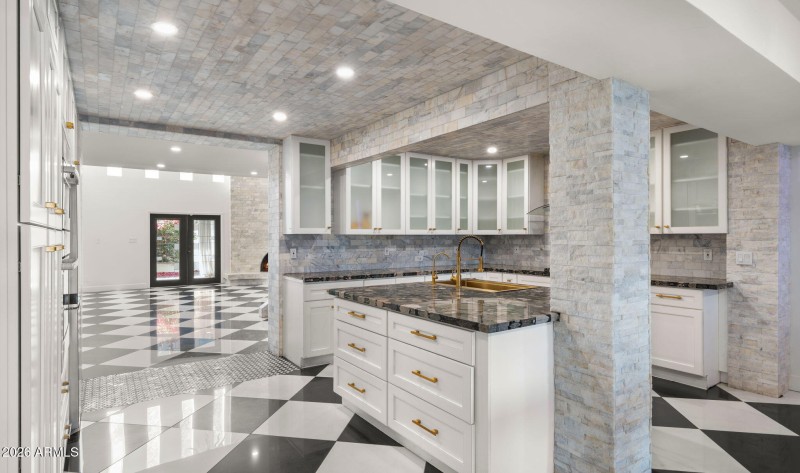 9-web-or-mls-Kitchen11