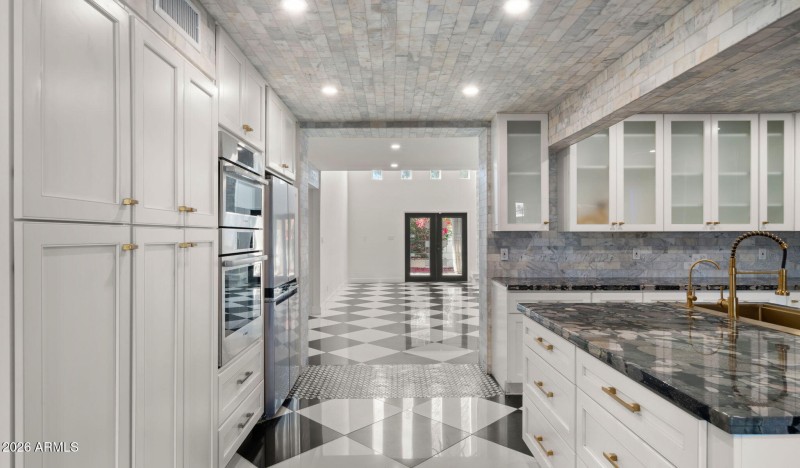 10-web-or-mls-Kitchen2 (2)