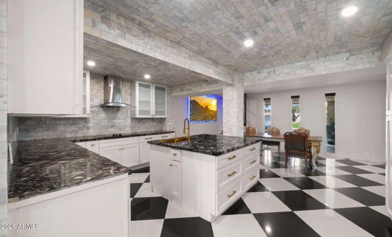 12-web-or-mls-Kitchen9