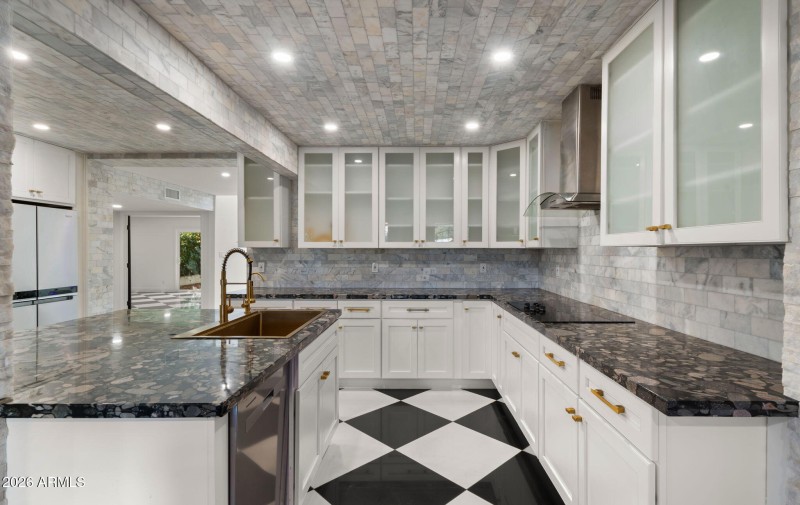 15-web-or-mls-Kitchen4 (2)