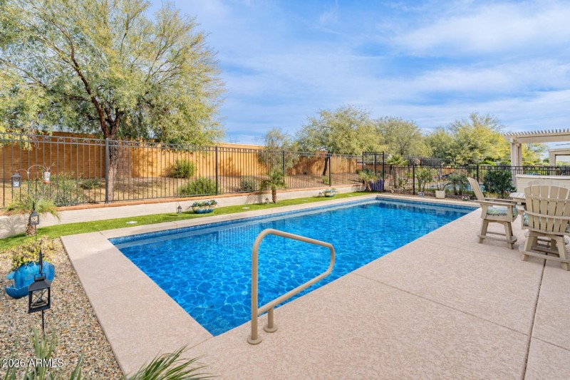 Sunny backyard oasis with pool(1)