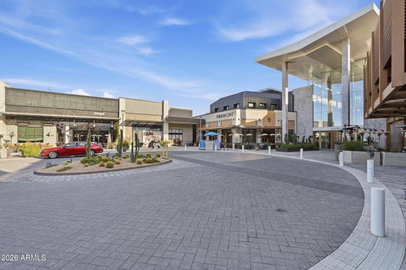 Luxury Shoping and Dining