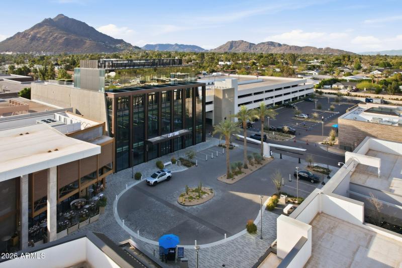 Valet Entry Fashion Square