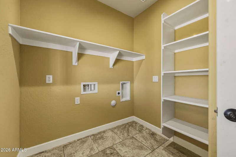 36-web-or-mls-210 N Pettoshas Dr-35