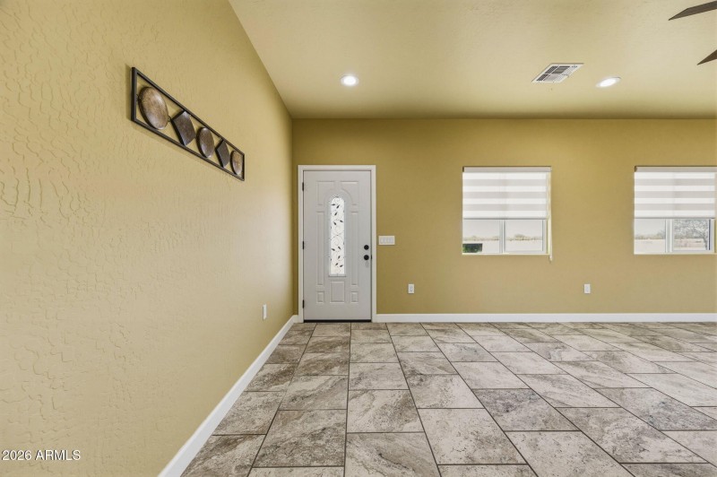 40-web-or-mls-210 N Pettoshas Dr-39