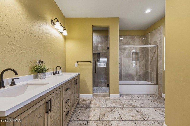 46-web-or-mls-210 N Pettoshas Dr-45