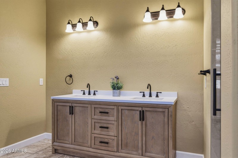 48-web-or-mls-210 N Pettoshas Dr-47