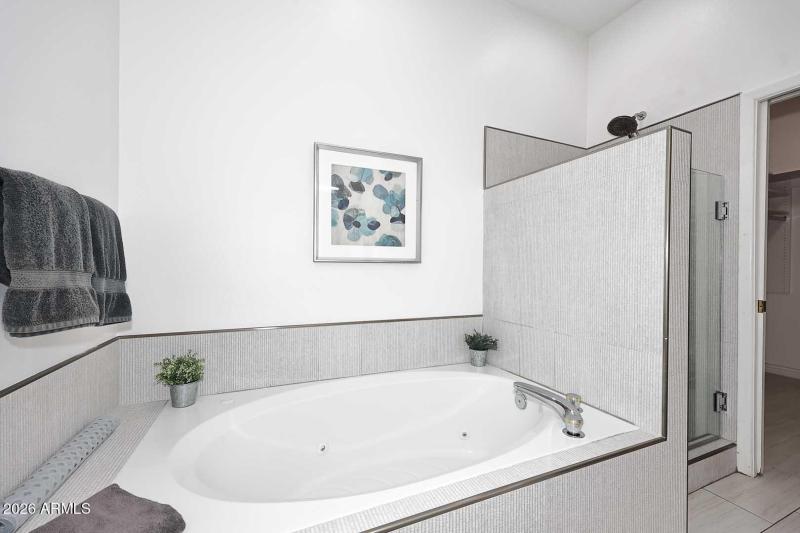 Primary Bath-Jetted Tub