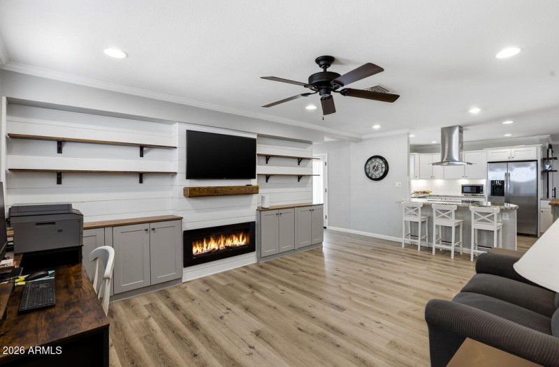 18-web-or-mls-18421 N 45th Dr Glendale,