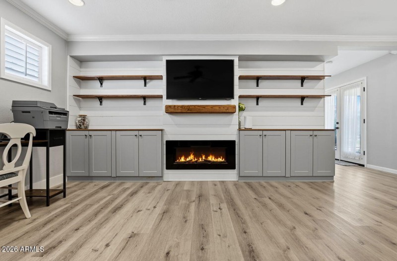 19-web-or-mls-18421 N 45th Dr Glendale,