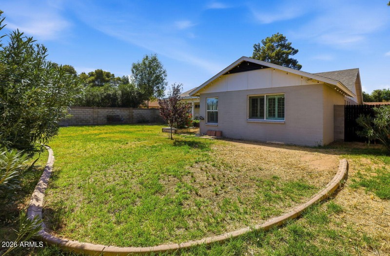 52-web-or-mls-18421 N 45th Dr Glendale,