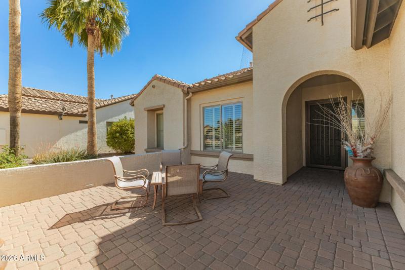 Comfy front courtyard
