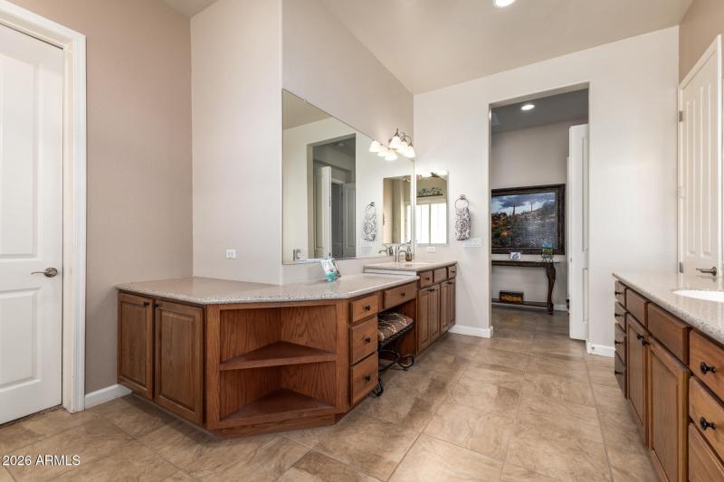 Lots of cabinet space