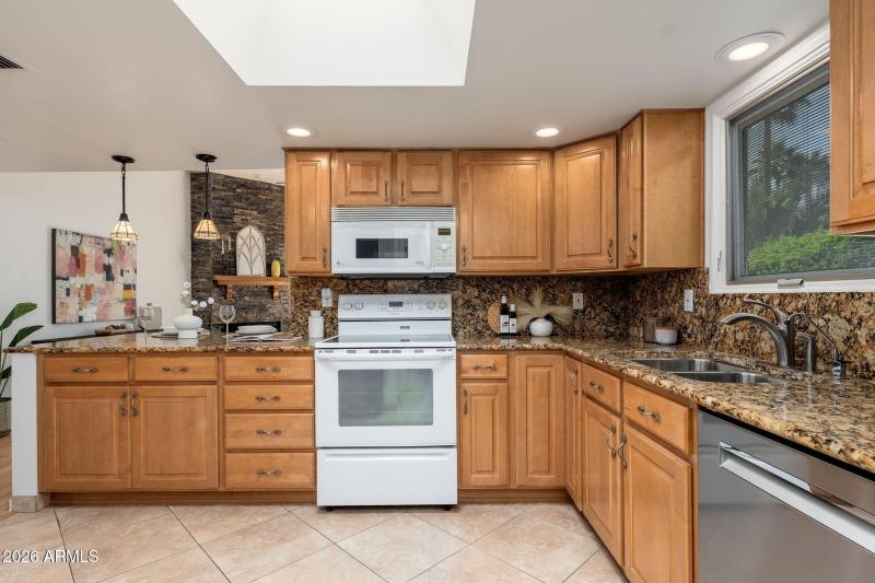 3015 E Coolidge St Unit 2 - 12