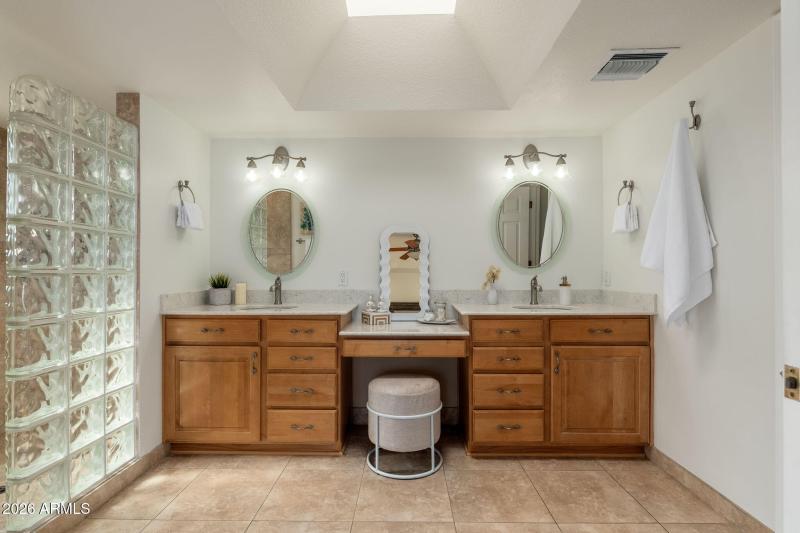 3015 E Coolidge St Unit 2 - 22